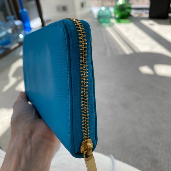 Tory Burch Robinson Wallet - Picture 7 of 8